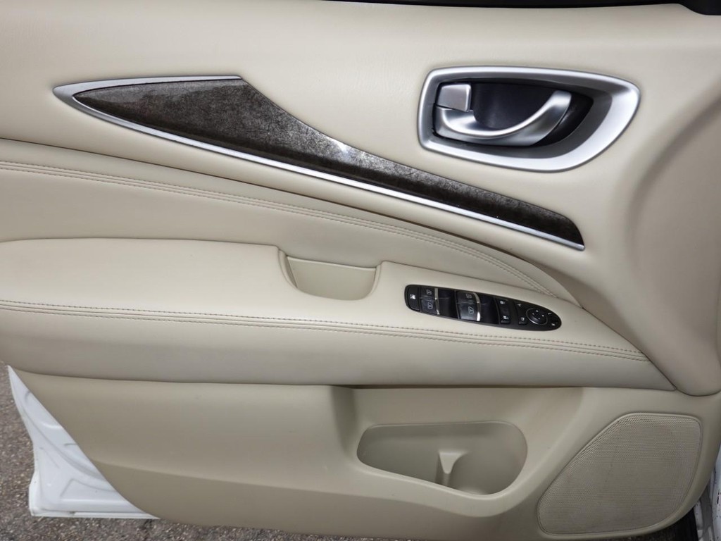 INFINITI JX35 Vehicle Full-screen Gallery Image 15