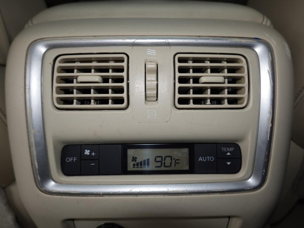 INFINITI JX35 Vehicle Full-screen Gallery Image 17