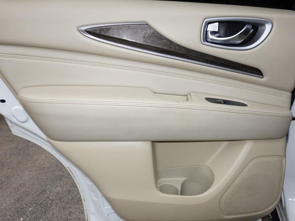 INFINITI JX35 Vehicle Full-screen Gallery Image 18