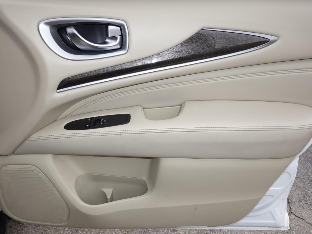 INFINITI JX35 Vehicle Full-screen Gallery Image 22
