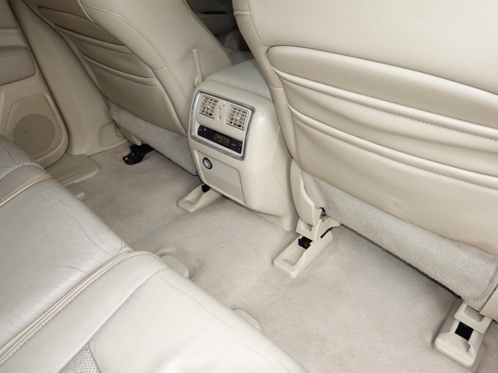 INFINITI JX35 Vehicle Full-screen Gallery Image 23