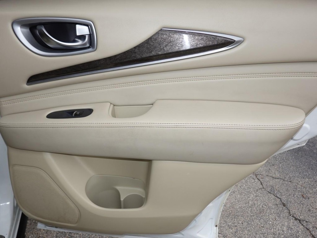 INFINITI JX35 Vehicle Full-screen Gallery Image 24