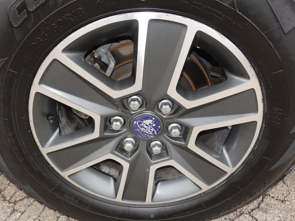 Ford F-150 Vehicle Full-screen Gallery Image 08