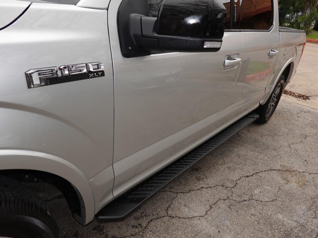 Ford F-150 Vehicle Full-screen Gallery Image 09