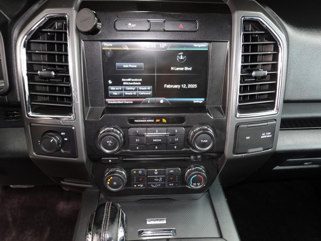 Ford F-150 Vehicle Full-screen Gallery Image 13