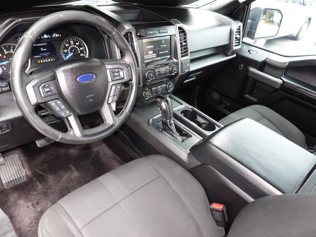 Ford F-150 Vehicle Full-screen Gallery Image 16