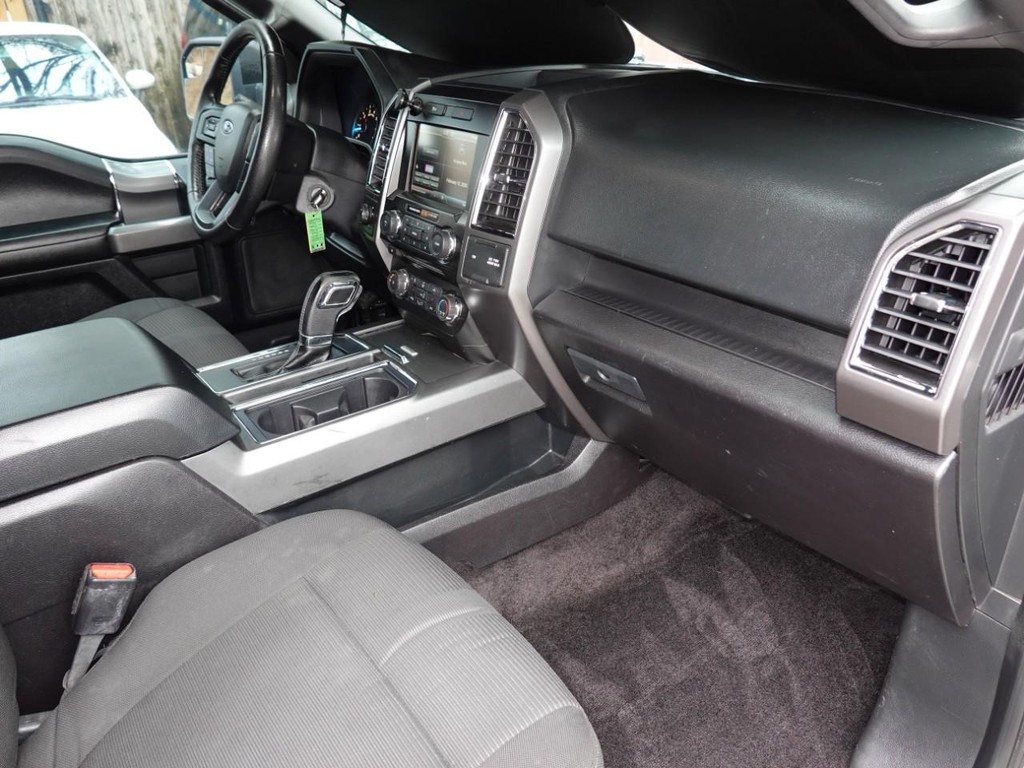 Ford F-150 Vehicle Full-screen Gallery Image 21