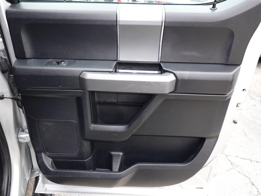 Ford F-150 Vehicle Full-screen Gallery Image 26