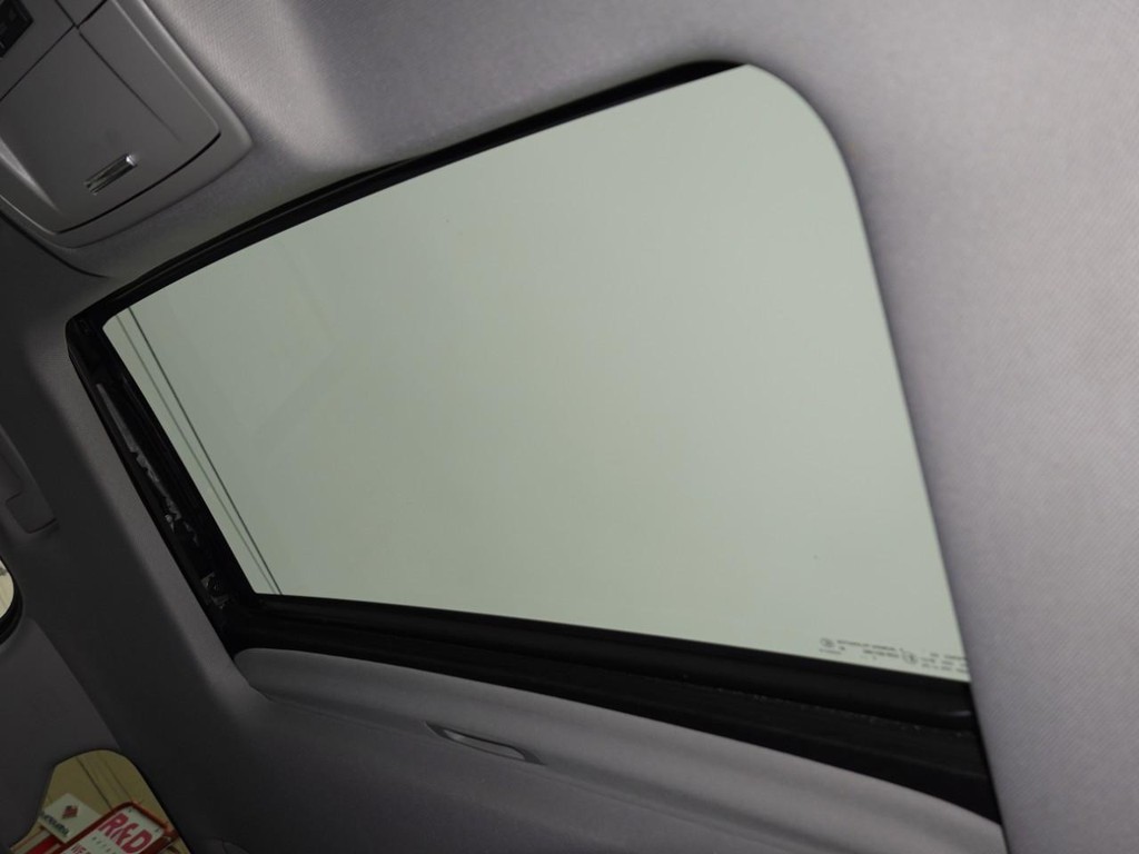 Chevrolet Silverado 1500 Vehicle Full-screen Gallery Image 16