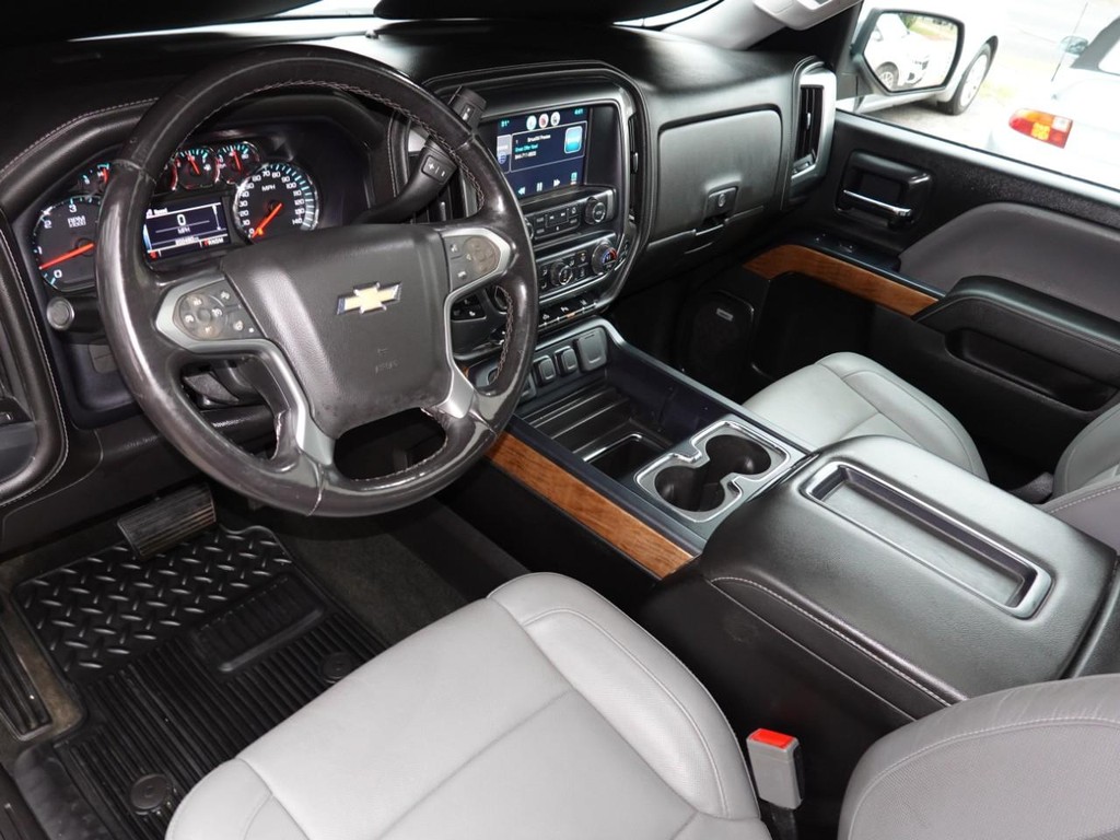 Chevrolet Silverado 1500 Vehicle Full-screen Gallery Image 17