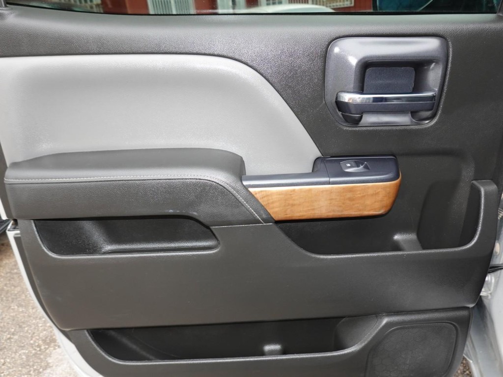 Chevrolet Silverado 1500 Vehicle Full-screen Gallery Image 20