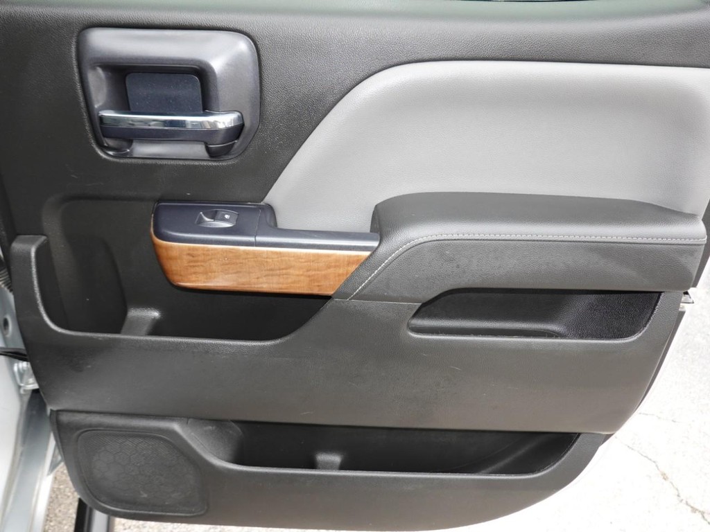 Chevrolet Silverado 1500 Vehicle Full-screen Gallery Image 26