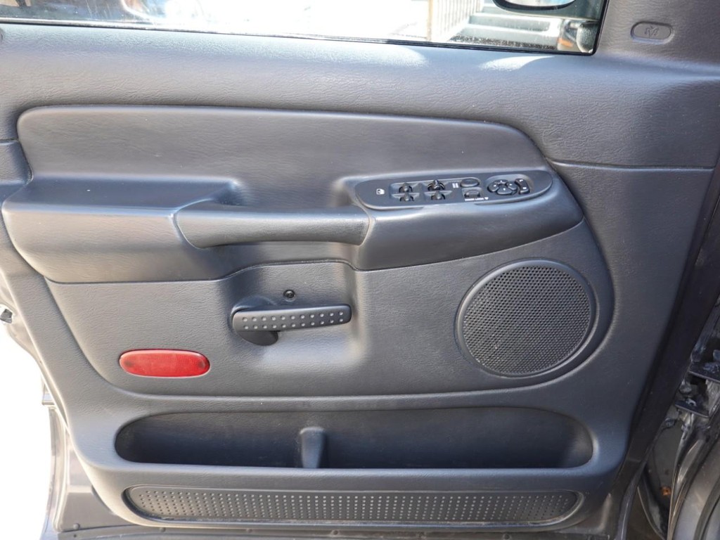 Dodge Ram 1500 Vehicle Full-screen Gallery Image 17