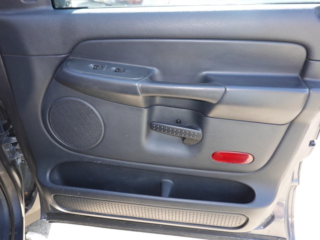 Dodge Ram 1500 Vehicle Full-screen Gallery Image 22