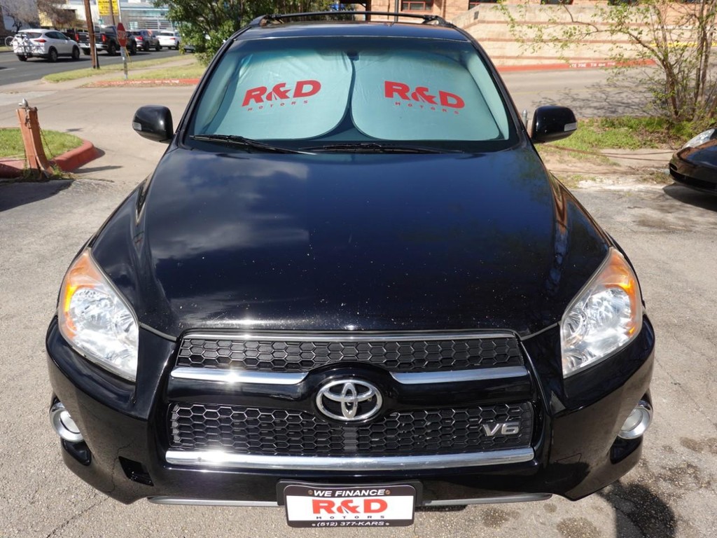 Toyota RAV4 Vehicle Full-screen Gallery Image 02