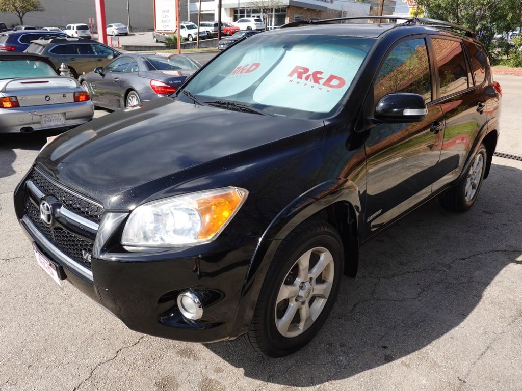 Toyota RAV4 Vehicle Full-screen Gallery Image 03