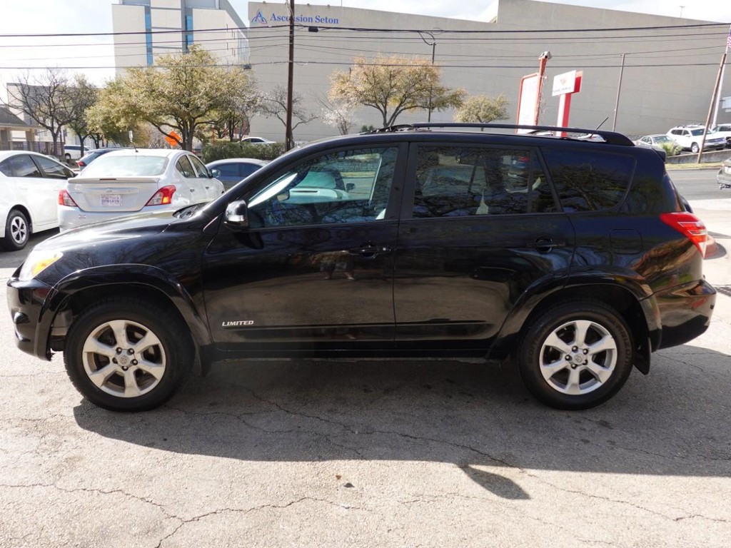 Toyota RAV4 Vehicle Full-screen Gallery Image 04