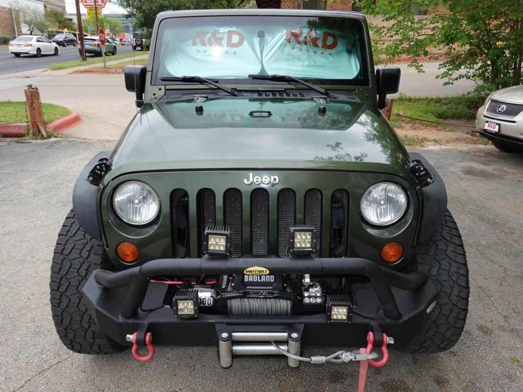 Jeep Wrangler Vehicle Full-screen Gallery Image 02