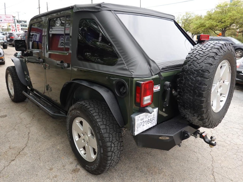 Jeep Wrangler Vehicle Full-screen Gallery Image 05