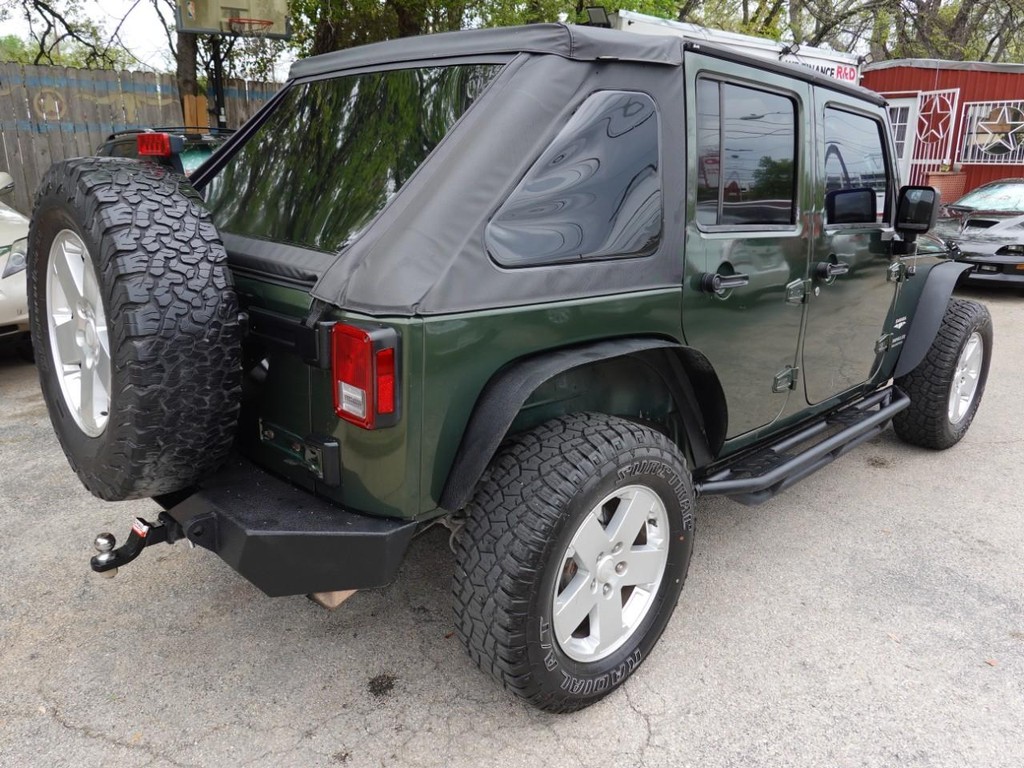 Jeep Wrangler Vehicle Full-screen Gallery Image 06