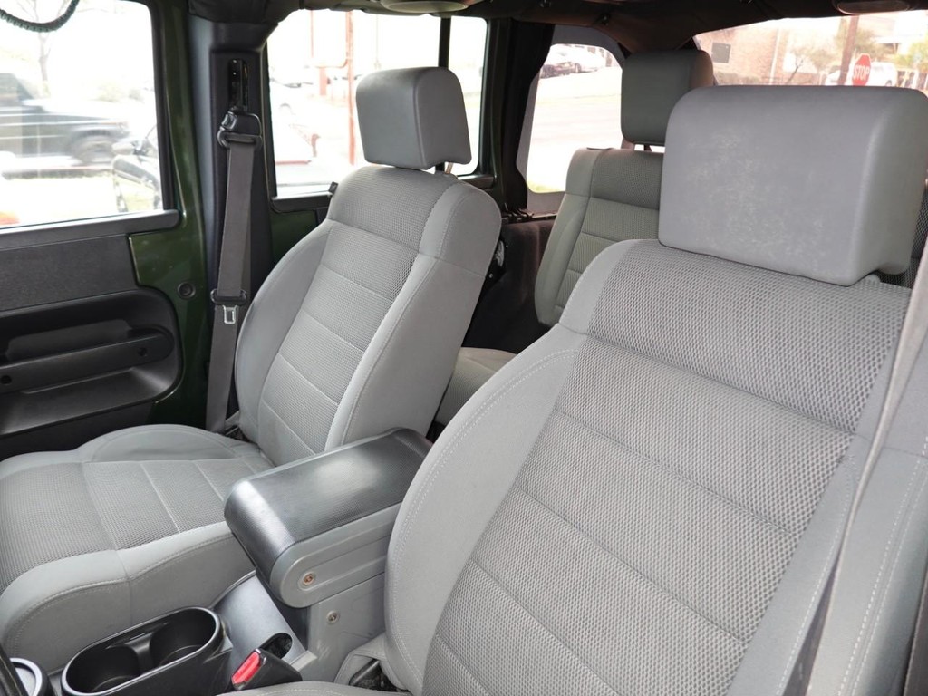 Jeep Wrangler Vehicle Full-screen Gallery Image 13