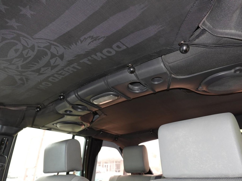 Jeep Wrangler Vehicle Full-screen Gallery Image 14