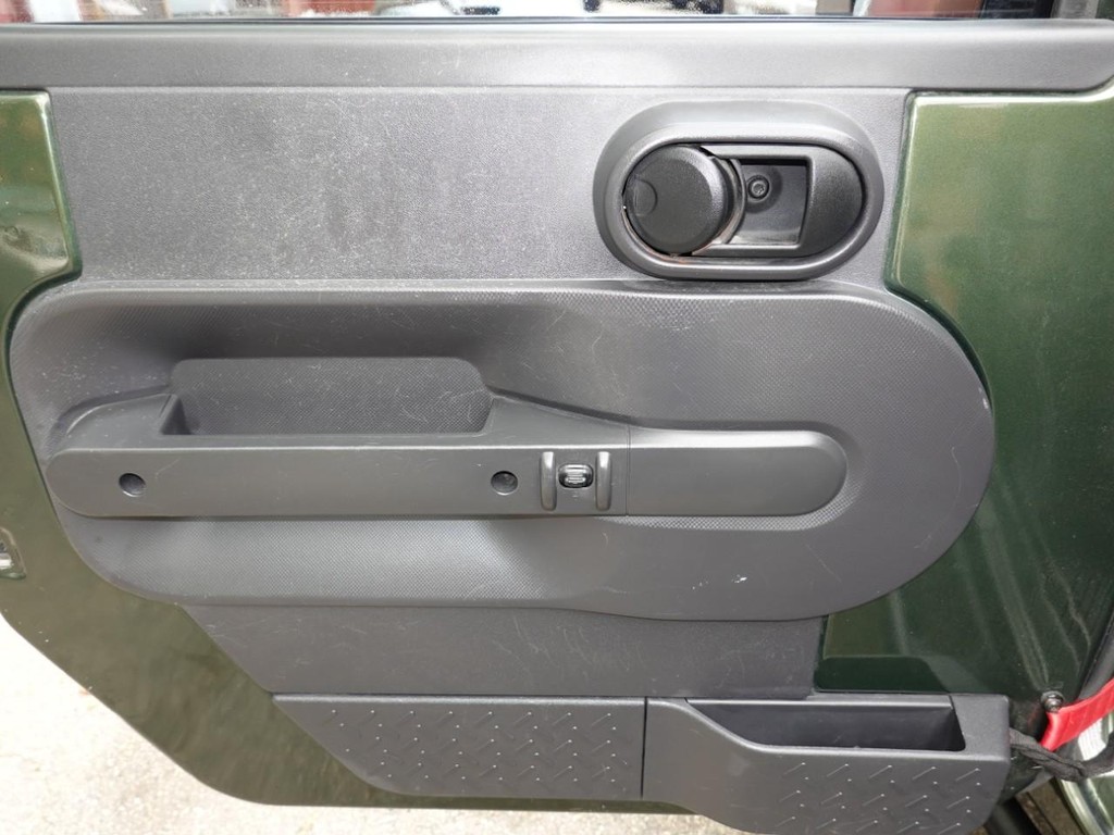 Jeep Wrangler Vehicle Full-screen Gallery Image 16