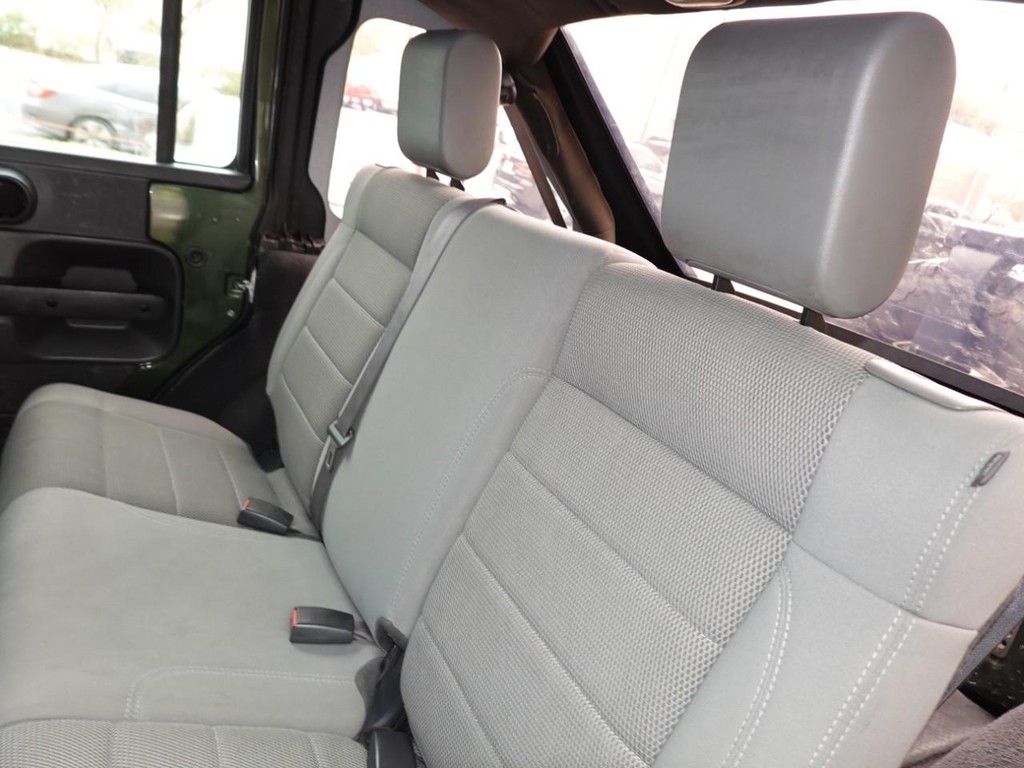 Jeep Wrangler Vehicle Full-screen Gallery Image 17