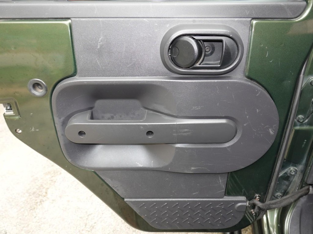 Jeep Wrangler Vehicle Full-screen Gallery Image 18