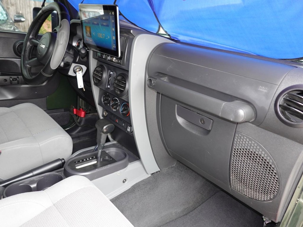 Jeep Wrangler Vehicle Full-screen Gallery Image 19