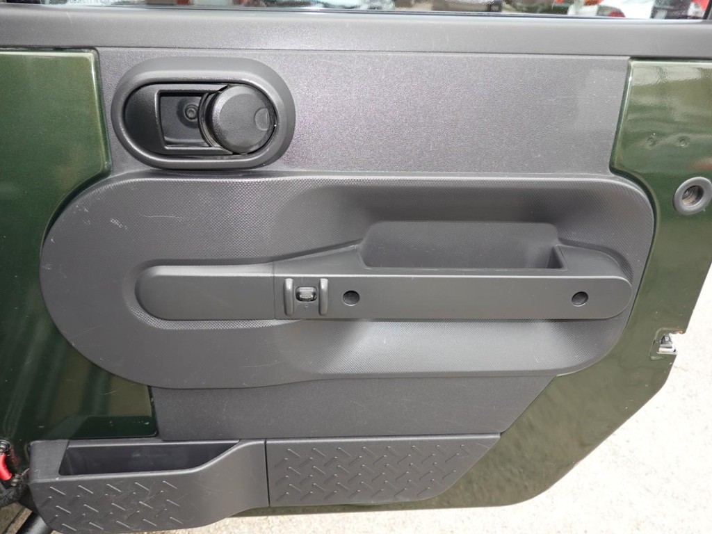 Jeep Wrangler Vehicle Full-screen Gallery Image 21