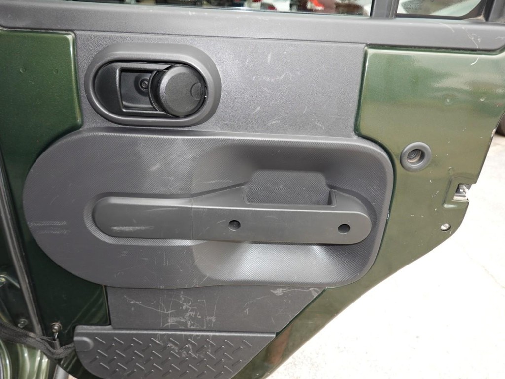 Jeep Wrangler Vehicle Full-screen Gallery Image 23