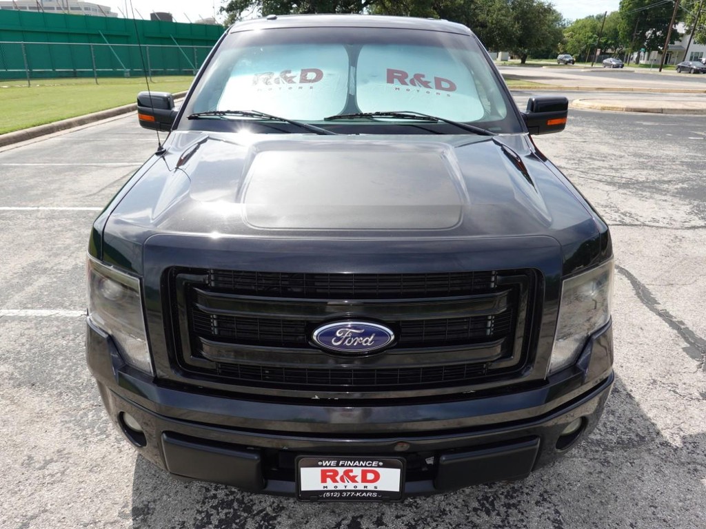 Ford F-150 Vehicle Full-screen Gallery Image 02