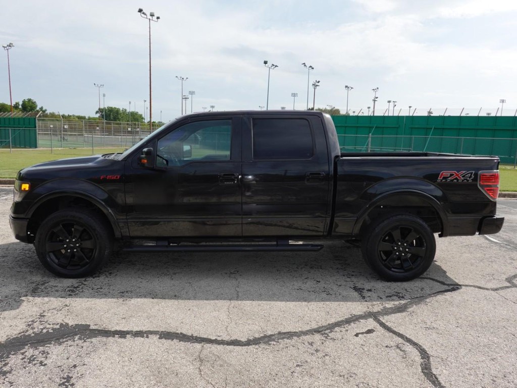 Ford F-150 Vehicle Full-screen Gallery Image 04