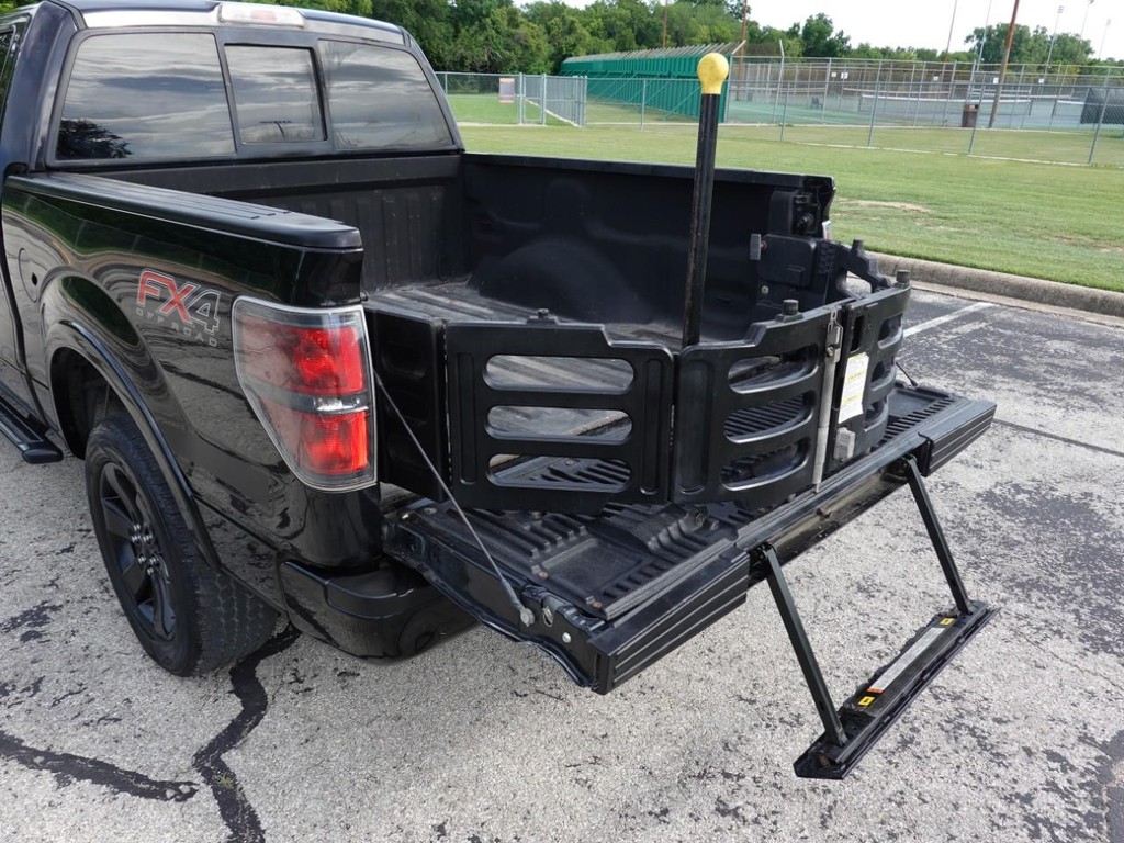 Ford F-150 Vehicle Full-screen Gallery Image 06