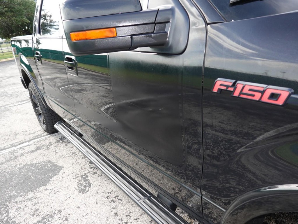 Ford F-150 Vehicle Full-screen Gallery Image 12