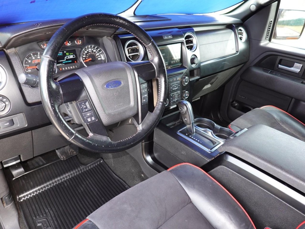 Ford F-150 Vehicle Full-screen Gallery Image 19