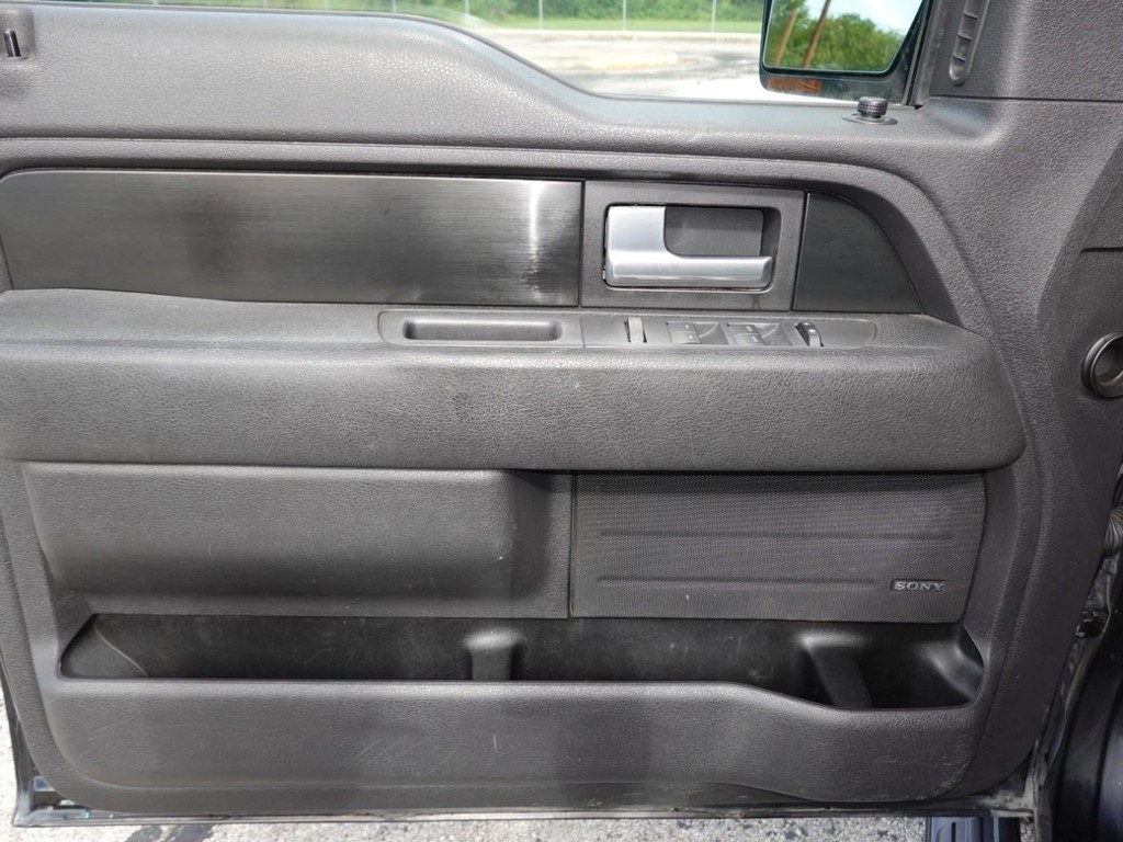 Ford F-150 Vehicle Full-screen Gallery Image 20