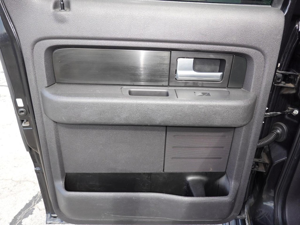 Ford F-150 Vehicle Full-screen Gallery Image 22