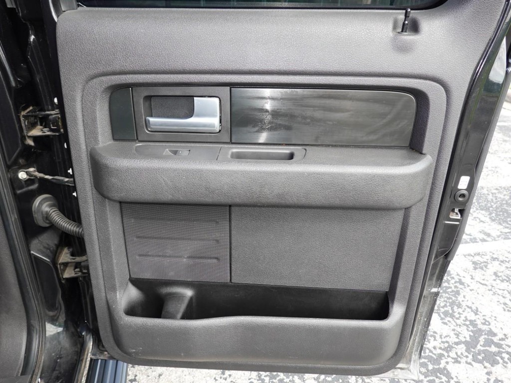 Ford F-150 Vehicle Full-screen Gallery Image 27