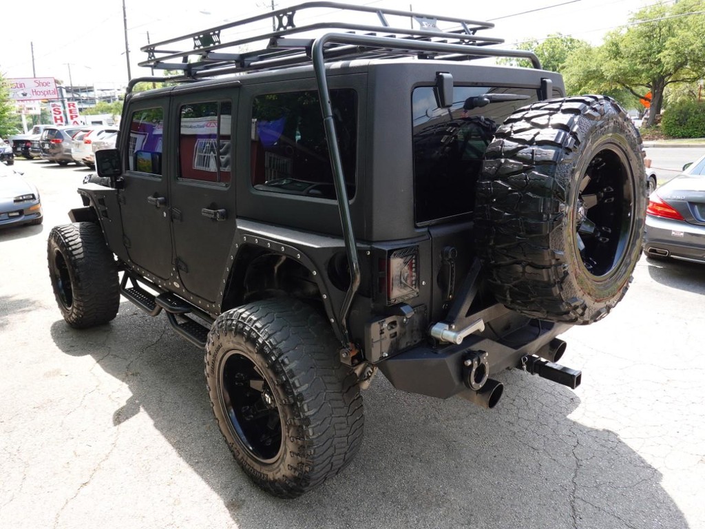 Jeep Wrangler Unlimited Vehicle Full-screen Gallery Image 05