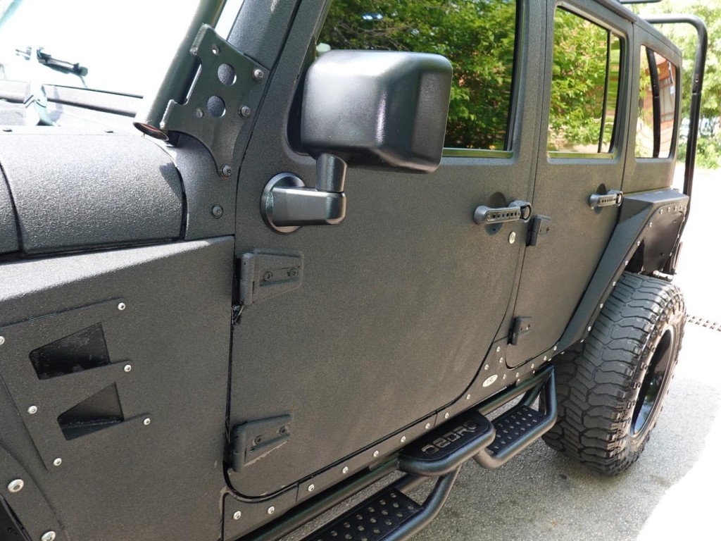Jeep Wrangler Unlimited Vehicle Full-screen Gallery Image 10