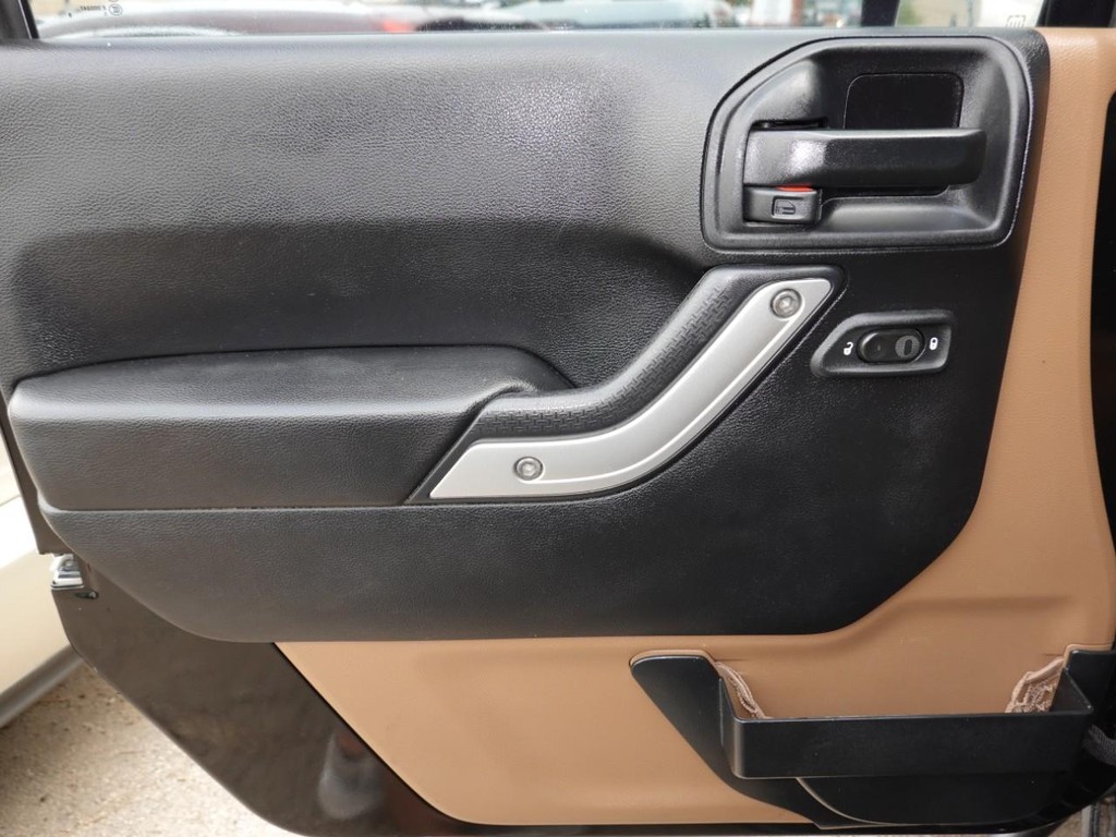 Jeep Wrangler Unlimited Vehicle Full-screen Gallery Image 17