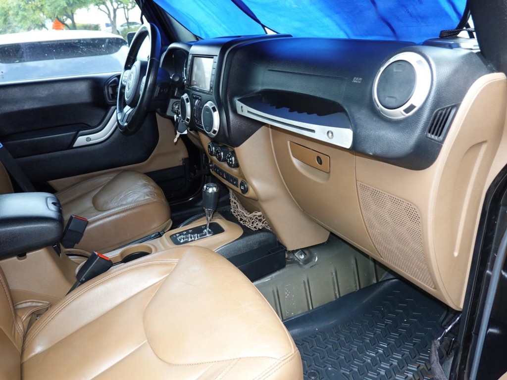 Jeep Wrangler Unlimited Vehicle Full-screen Gallery Image 21