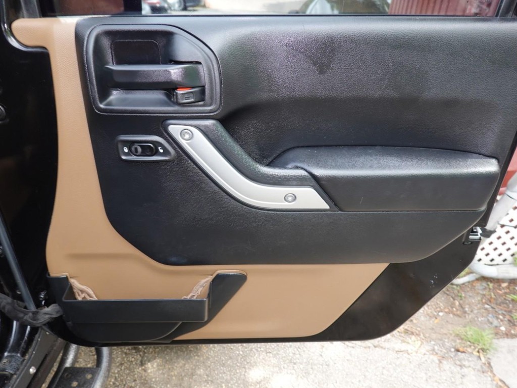 Jeep Wrangler Unlimited Vehicle Full-screen Gallery Image 23