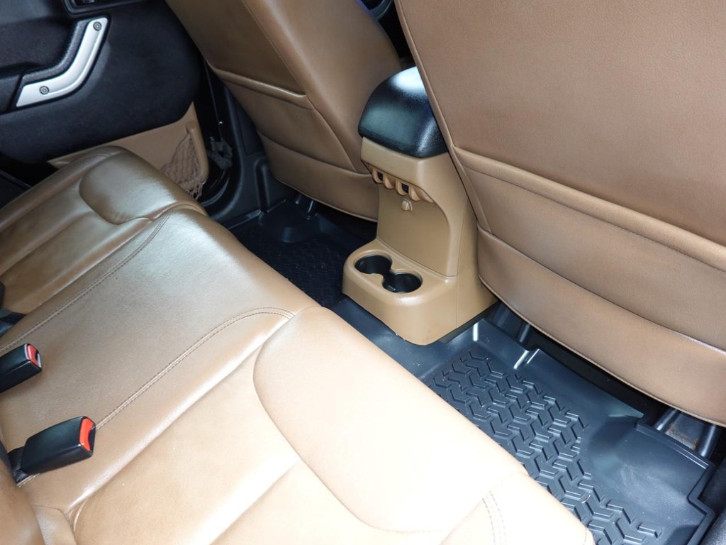 Jeep Wrangler Unlimited Vehicle Full-screen Gallery Image 24