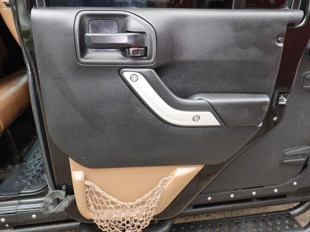 Jeep Wrangler Unlimited Vehicle Full-screen Gallery Image 25