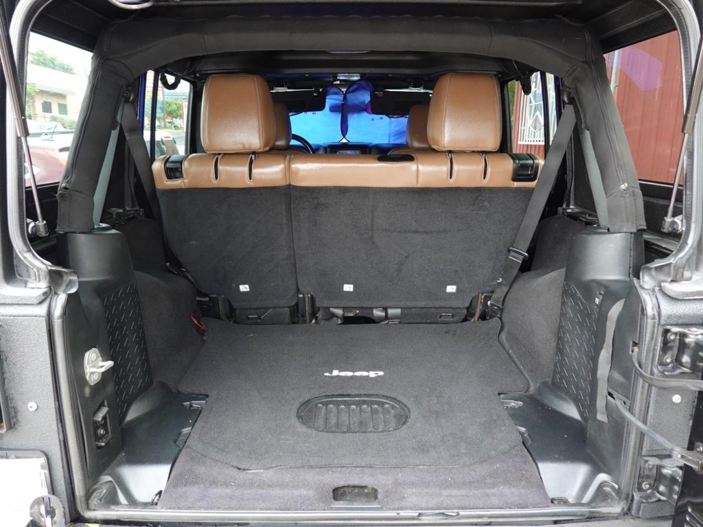 Jeep Wrangler Unlimited Vehicle Full-screen Gallery Image 26