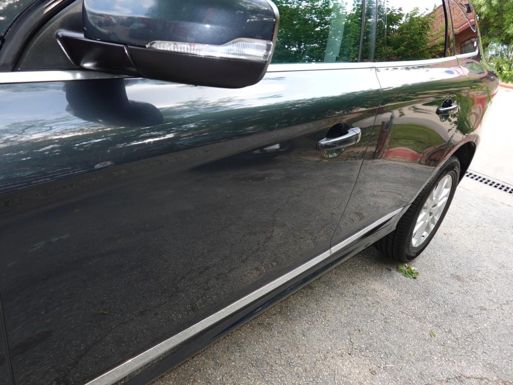 Volvo XC60 Vehicle Full-screen Gallery Image 09