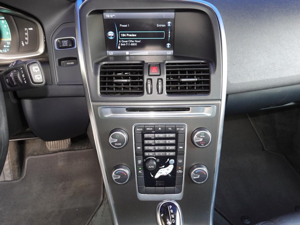 Volvo XC60 Vehicle Full-screen Gallery Image 12